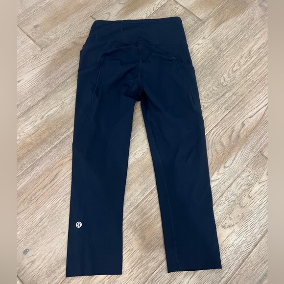 Lululemon fast and free high rise 19” crop pant. Navy size 4 - Picture 2 of 2